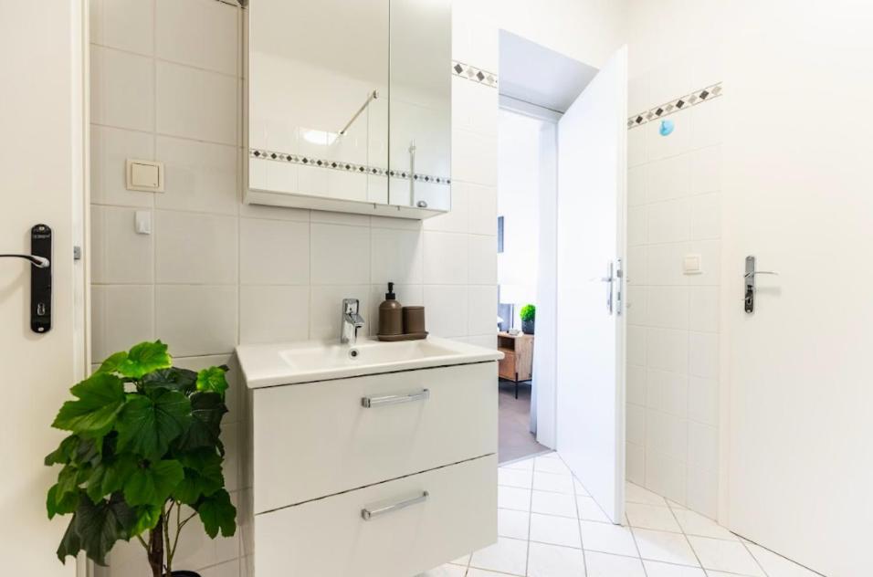 Experience Central Vienna From A Stylish And Modern Apartment Viena Exterior foto